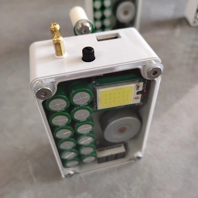 شاحن USB مولد الكرنك اليدوي الطوارئ البقاء على قيد الحياة باك الطاقة شاحن الهاتف الإضاءة الخارجية إشعال بدون بطارية