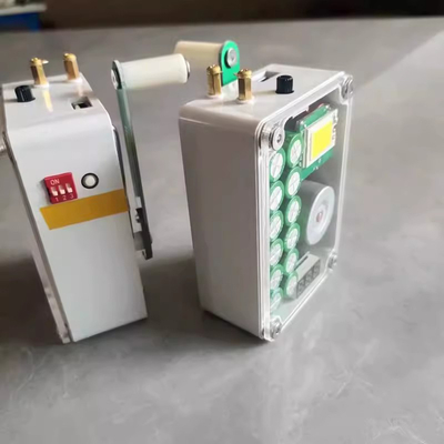 شاحن USB مولد الكرنك اليدوي الطوارئ البقاء على قيد الحياة باك الطاقة شاحن الهاتف الإضاءة الخارجية إشعال بدون بطارية